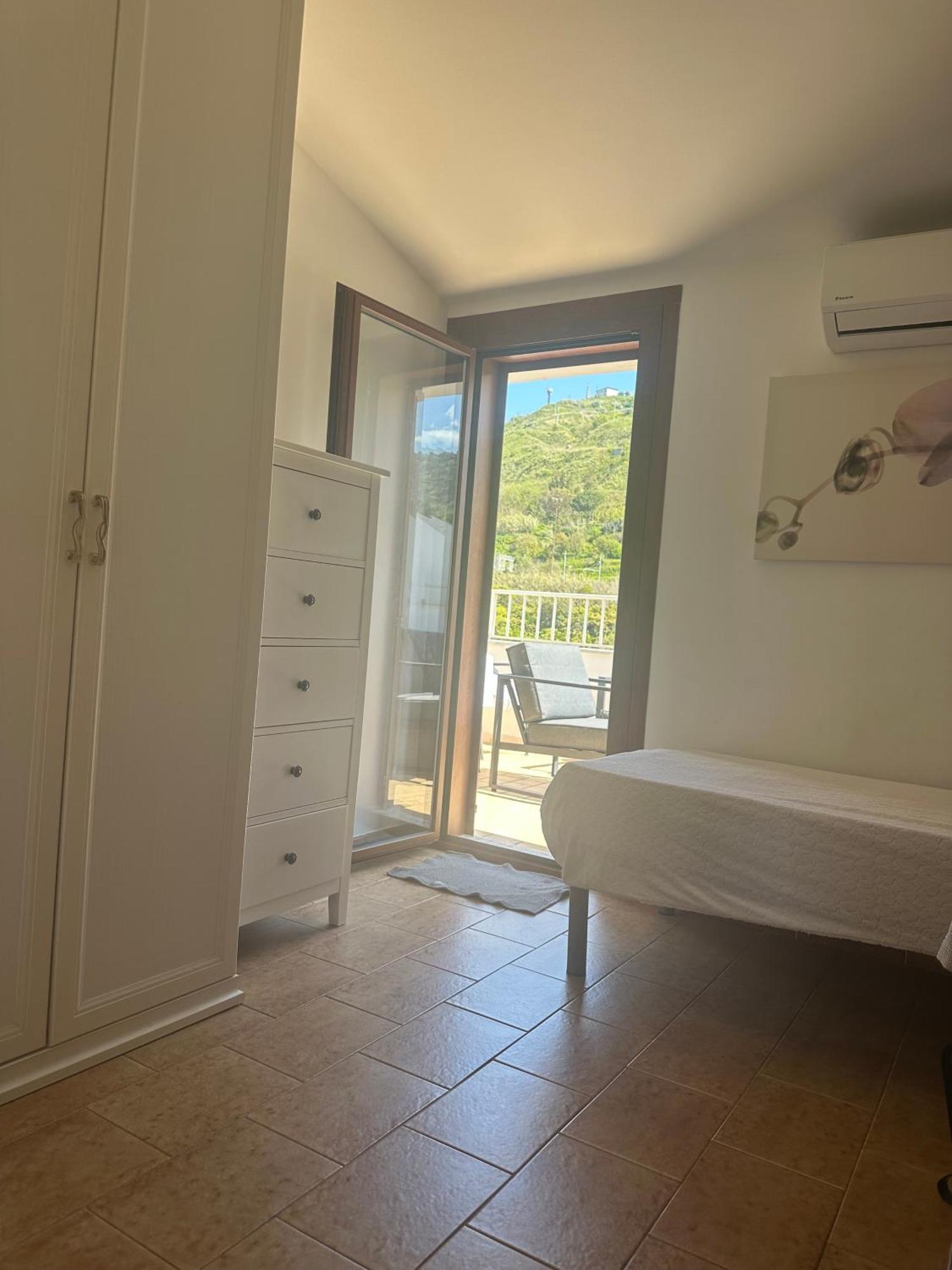 Apartment With Sea View Тропеа Екстериор снимка