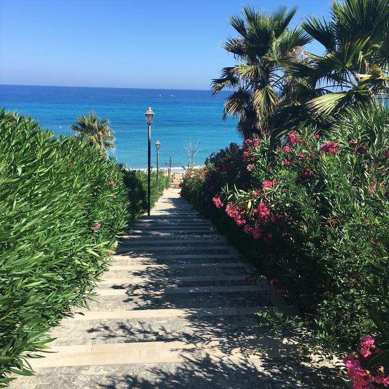 Apartment With Sea View Тропеа Екстериор снимка