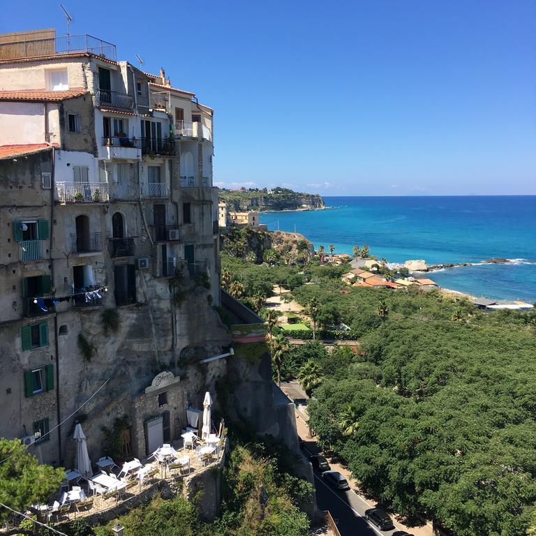Apartment With Sea View Тропеа Екстериор снимка