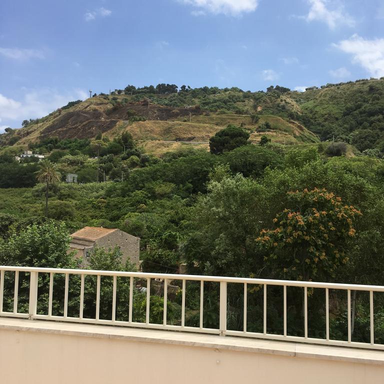 Apartment With Sea View Тропеа Екстериор снимка