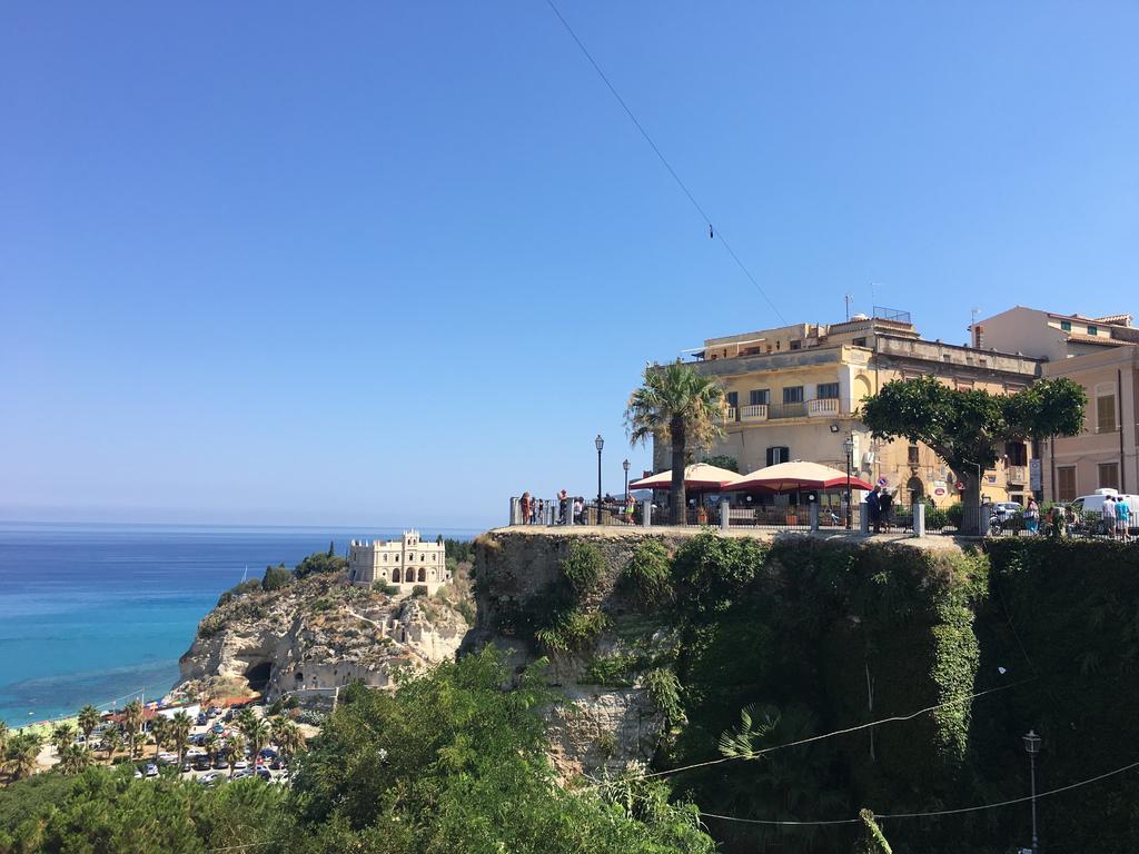 Apartment With Sea View Тропеа Екстериор снимка