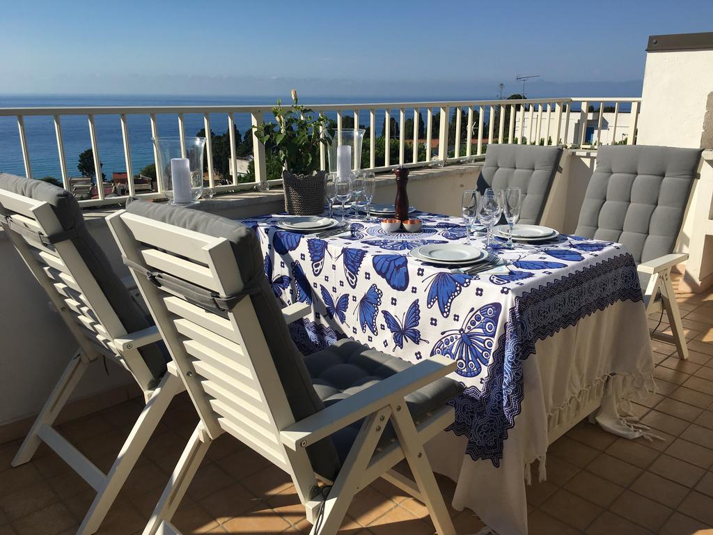 Apartment With Sea View Тропеа Екстериор снимка