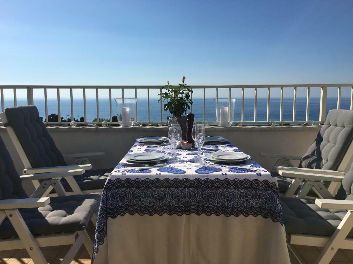 Apartment With Sea View Тропеа Екстериор снимка